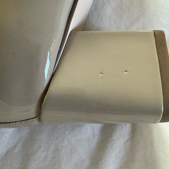 Donald  J Pliner Audrey Pumps. Color: NATURAL. SZ 7.  NWOB - Picture 8 of 9